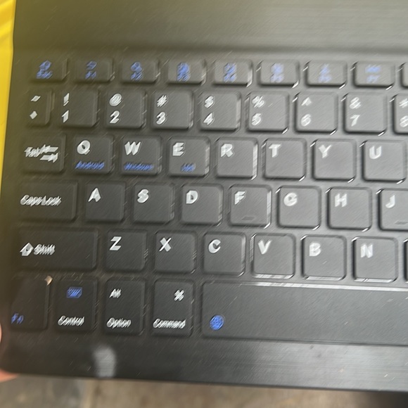 Bluetooth Keyboard for iPad 10th edition - Picture 5 of 8